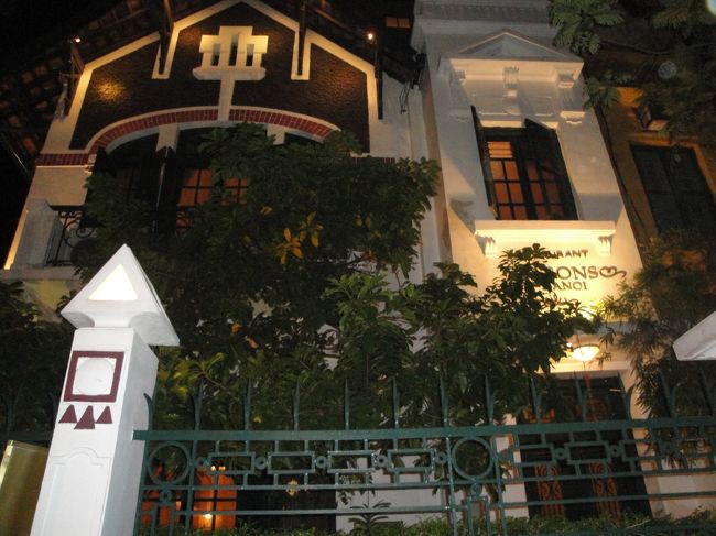 ハノイ　シーズンズ・オブ・ハノイ<br />夕食は、こんなきれいなレストランでした。<br />（さすがツアー　いつもの貧乏旅行じゃあり得ない）