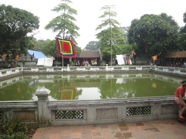 ハノイ　孔子廟<br />ハノイでも孔子って権威あるんですね<br />広い敷地の立派な廟でした。<br />