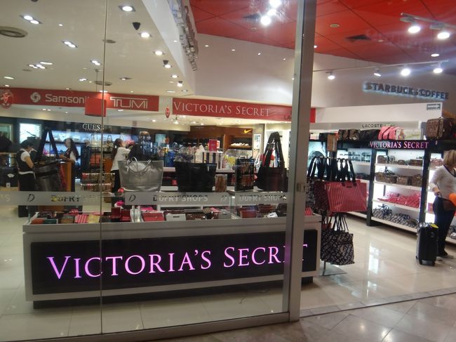 ペニート・ファレス国際空港内<br /><br />【VICTORIA'S SECRET】<br /><br />大好きなヴィクシーがあります(^_^)<br />