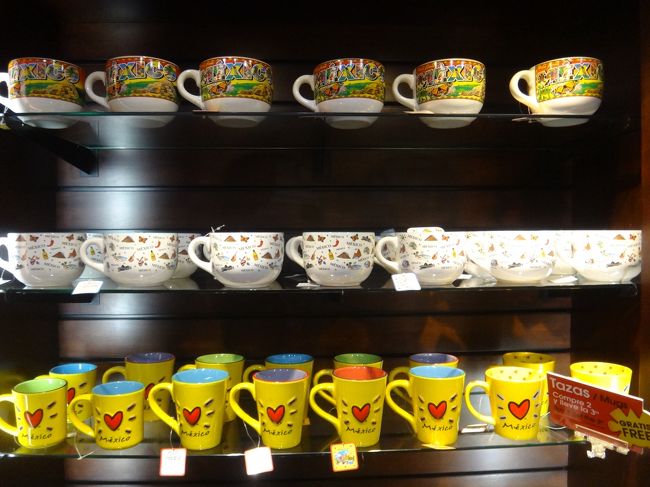 前回メキシコへ来た時も、特に欲しい物が無く<br />何も買わなかったです・・・。