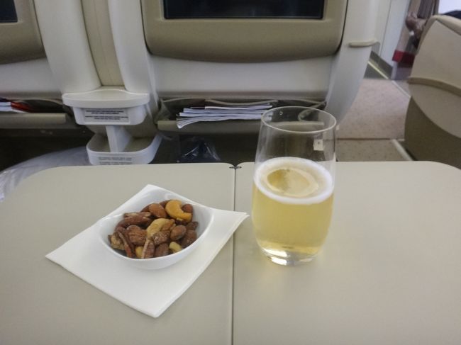 シャンパンとミックスナッツ