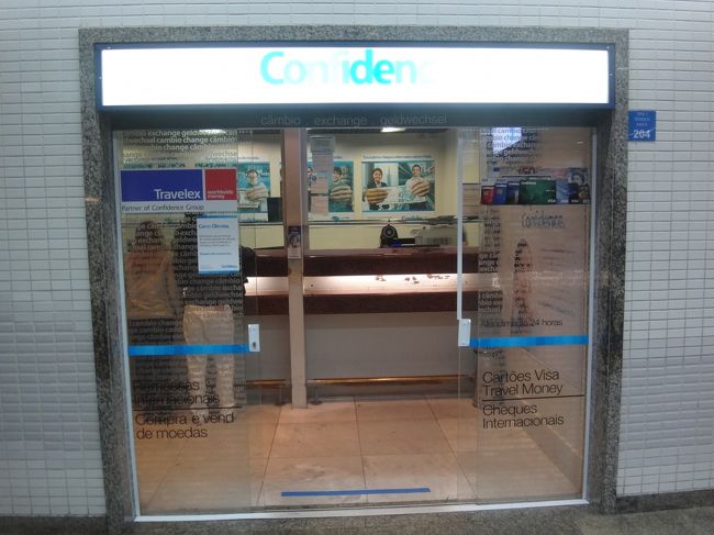 サンパウロ国際空港（通称、グアルーリョス国際空港）<br />に到着して、両替所に寄ります。<br /><br />US＄100.00両替してR＄174.10(レアル)になりました。<br /><br />後にグランドハイアットサンパウロで両替した際は、<br />US＄100.00両替してR＄184.10(レアル)でしたので、<br />少し損してしまいました(・・;)