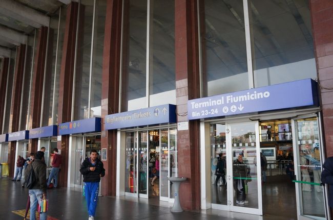 ☆２日目☆<br /><br />お昼くらいにナポリを出発して、約１時間の鉄道の旅。<br />ローマに到着！<br />テルミニ駅周辺は、大きい荷物を持ってると鴨られるって話を良く聞くから、気を引き締めながらホテルへ。