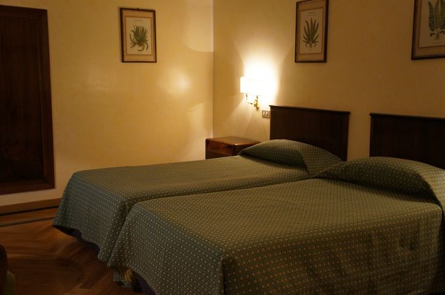 お部屋は、意外に広い。<br />水周りはリノベートしてあって、キレイ。