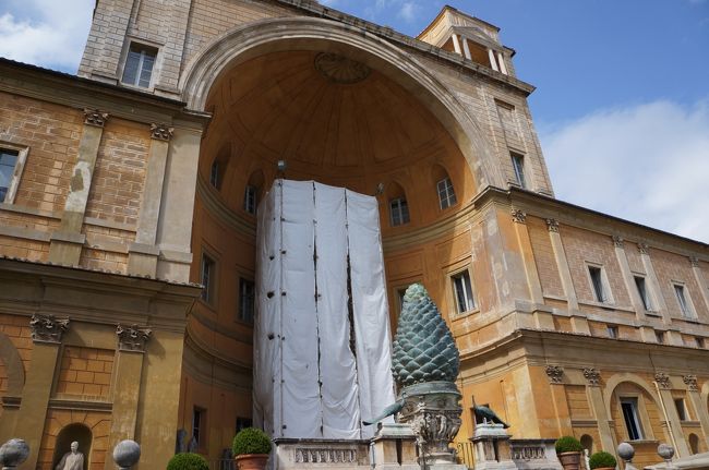 ピーニャの中庭。