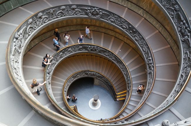 足早に見学してきたヴァチカン美術館。<br /><br /><br />最後は出口付近にある“２重螺旋階段”。<br />上りと下りが一体化してるんだって。