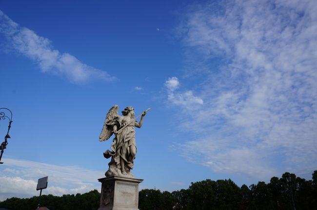 天使と月のコラボ。