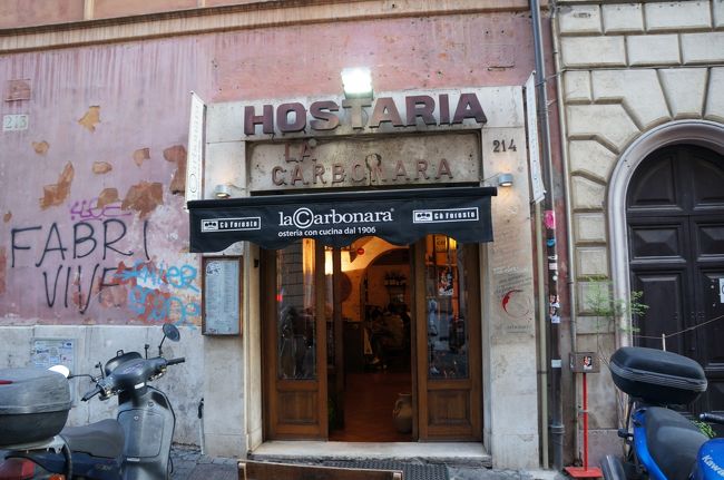 Ｌａ　Ｃａｒｂｏｎａｒａ。<br /><br />カルボナーラの発祥のお店だとか。<br />予約ナシで行ったら、隙間の時間になんとか入れてもらった！ラッキー！<br />でも、、周りを見ると日本人ばっかり・・・<br />あんまり好きじゃないんだよな、こう言う感じ。