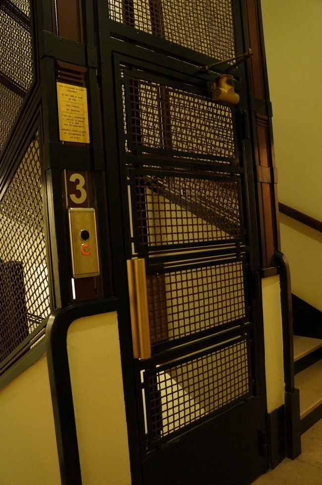 ☆３日目☆<br /><br />今日も早朝から行動開始。<br />まずは朝食へ。<br />そうそう、このホテルのエレベーターがかわいいの。<br />昔の映画みたい！