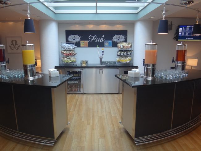 JFK『BRITISH AIRWAYS LOUNGE』<br /><br />ラウンジ内のグルメの写真。