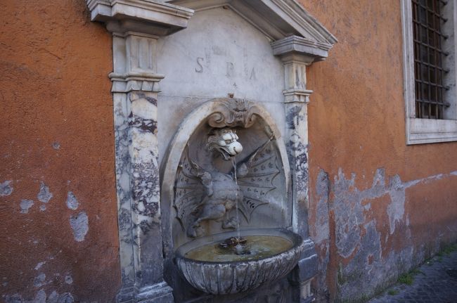 街の至る所に泉が。<br />