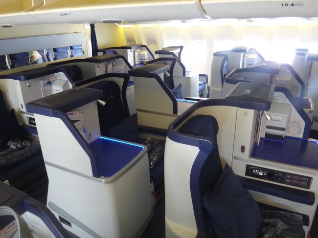 全日空ビジネスクラスシートの写真。<br /><br />ニューヨークJFK国際空港 12:30発 NH009便<br /><br />成田国際空港 翌15:25着予定<br /><br />