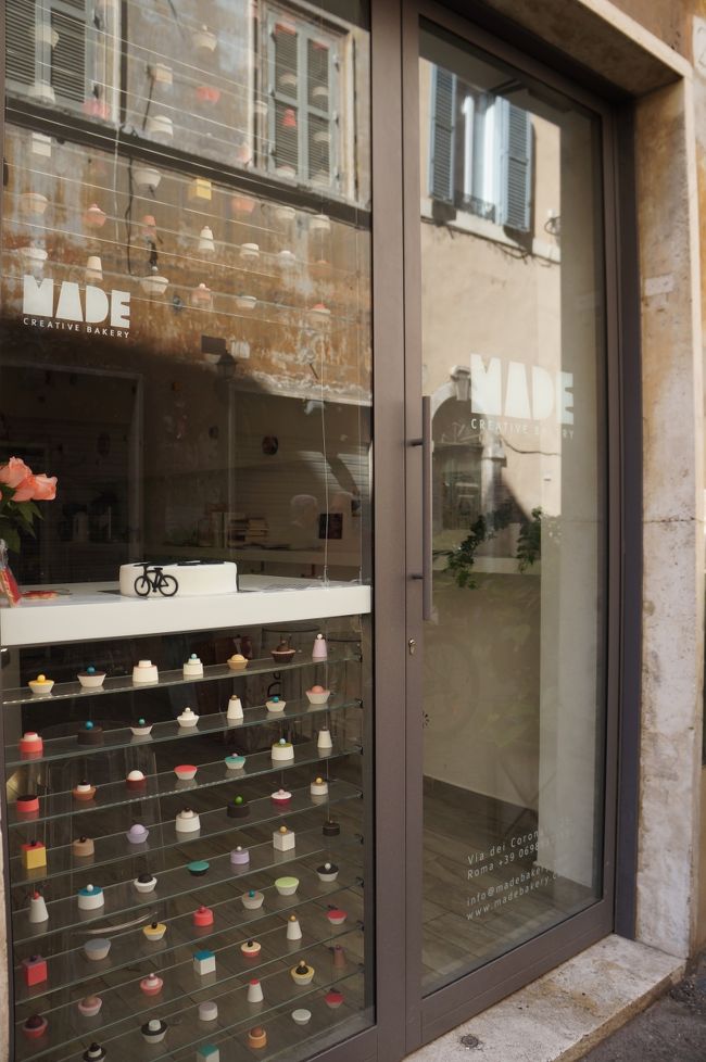 ケーキ屋さん？<br />かわいい☆<br /><br />オーダーメイドケーキを作ってくれるのかな？