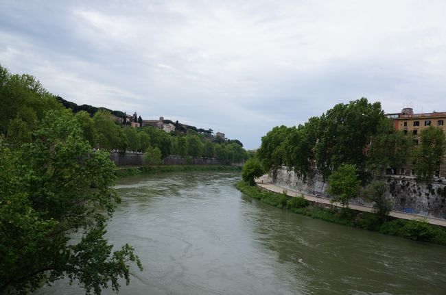 そろそろローマの街を離れないとならない我ら。<br />ランチにしますかね。<br />テヴェレ川を越えてトラステヴェレへ。