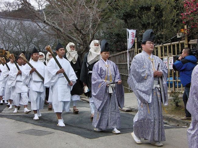 17:00頃から聖火行列がシルクロード交流館前を出発。