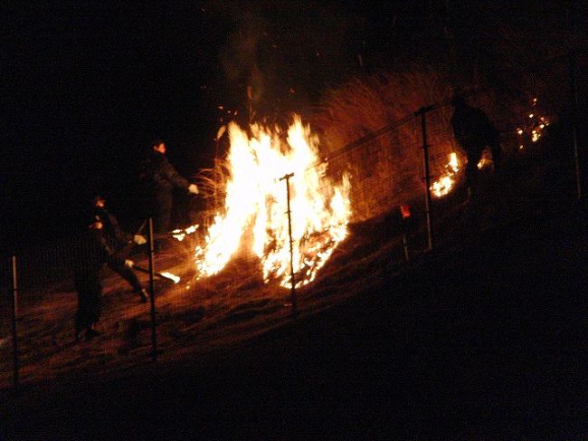花火も終わり、山焼き点火。