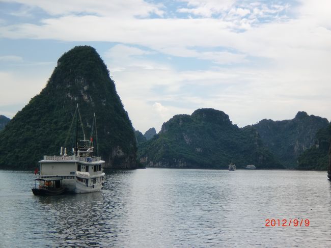 まだまだ雄大な景色は続きます。<br />岩には犬の岩〜など名前がついているものもありました。最初のうちは犬とかにわとりとかそう見えなくはなかったですが、後半はムリやり感満載でした（笑）