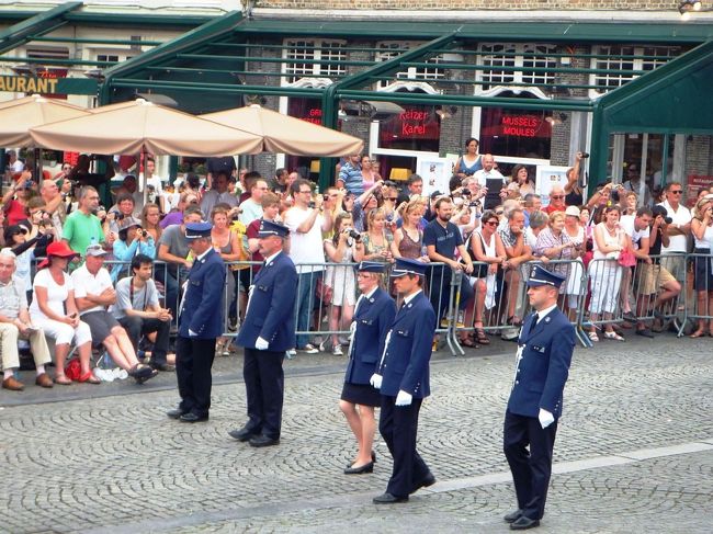何か、実行委員会のうちの、警備担当の行進という感じでした。