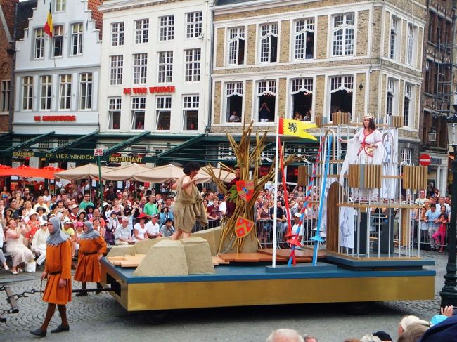 トップ写真の前に撮った写真です。<br />この組み合わせは意味不明です〜