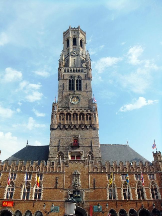 ふっと見上げると、きれいに鐘楼が〜