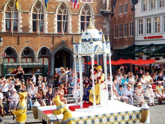 パンフの、祝ご結婚！の王様カップルがやってまいりました。