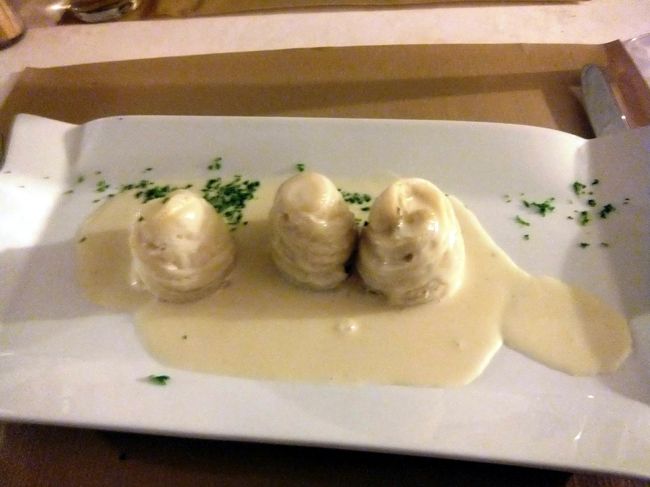 映画を見ていると、２時間後よく時計を見ます。<br />体が我慢できないんだろうな…<br /><br />この後は少し遅れて夕食です。<br />舌平目のムニエルならぬ、クリームソースです。<br />この夕食がツアー中で一番おいしかったですね。