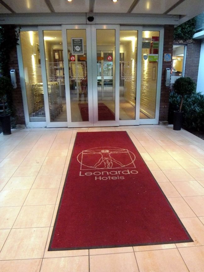 ほら、あの有名なレオナルドの人体図です！<br />明日はアントワープに行って、またオランダ　アムステルダムに戻ります。