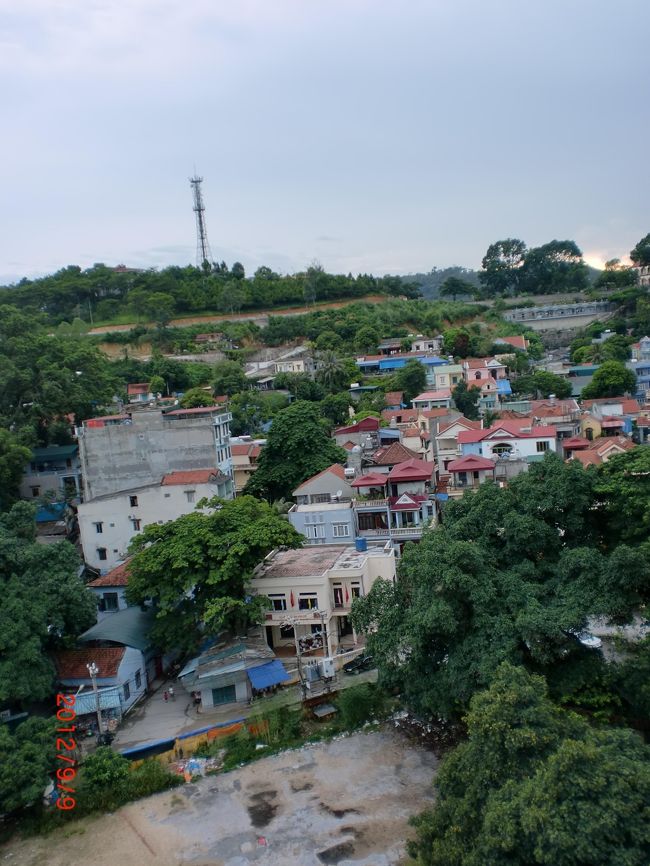 ホテルの部屋からみた町並み<br /><br />うーんアジア・・・