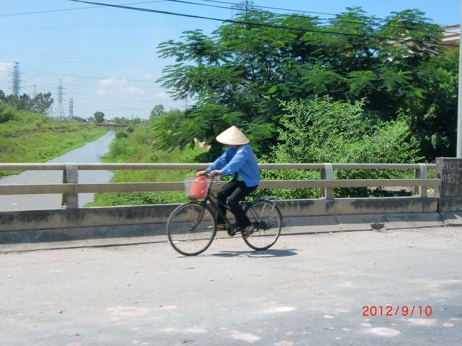 theベトナム人を発見！！<br />この傘がトレードマーク！！