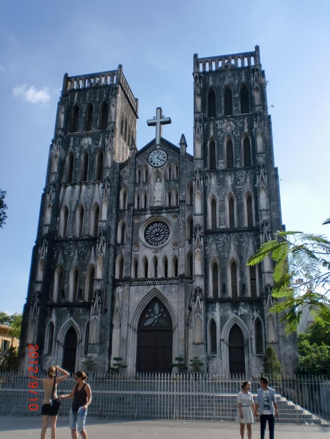 ハノイ大聖教<br /><br />ベトナムは仏教国ですがわずかにキリスト教信者もいるそうです。残念ながら中は見られず。