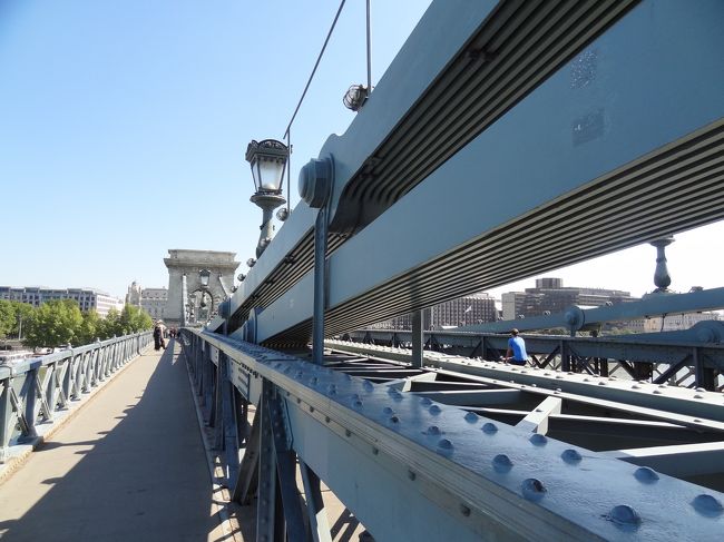 くさり橋はくさりではありません。