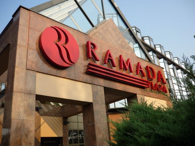 本日のﾎﾃﾙ　　ﾗﾏﾀﾞ　ﾌﾟﾗﾀﾞ　ﾌﾞﾀﾞﾍﾟｽﾄ<br />ﾎﾃﾙの入口のﾎﾟｽﾄからｴｱｰﾒｰﾙを日本へ。<br />13日たった今も届きません！<br />ｳｲｰﾝからは4日で届いたのに！<br /><br />＊15日後　　無事届きました。