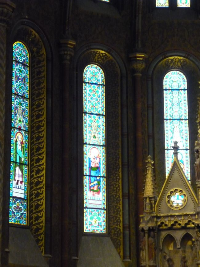 ﾌﾞﾀﾞﾍﾟｽﾄ ﾏｰﾁｬｰｼｭ教会内のｽﾃﾝﾄﾞｸﾞﾗｽ