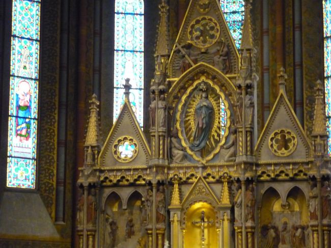 ﾌﾞﾀﾞﾍﾟｽﾄ ﾏｰﾁｬｰｼｭ教会内のｽﾃﾝﾄﾞｸﾞﾗｽ