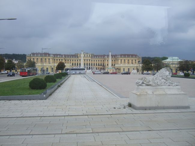 ﾊﾌﾟｽﾌﾞﾙｸ家の夏の離宮であったｼｪｰﾝﾌﾞﾙﾝ宮殿へ。<br />