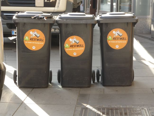 ｳｲｰﾝの街中の風景　　ｺﾞﾐ箱