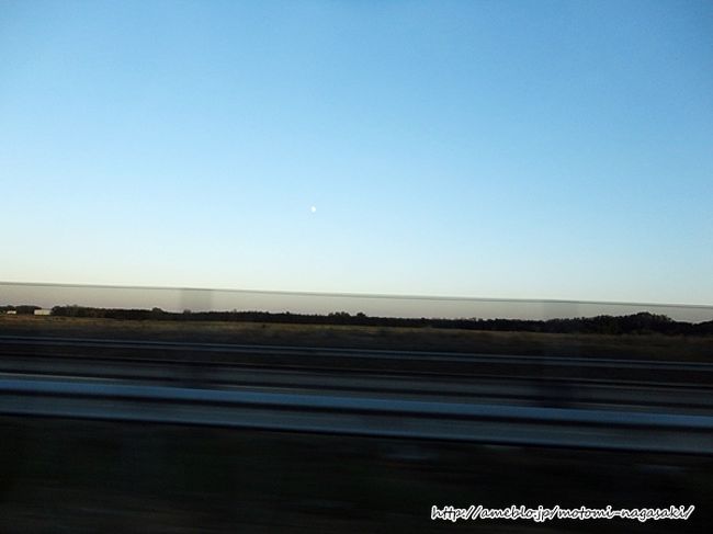 外国ならではの広〜い空。<br />夕暮れ時ということもあって、コントラストがとても素敵でした。