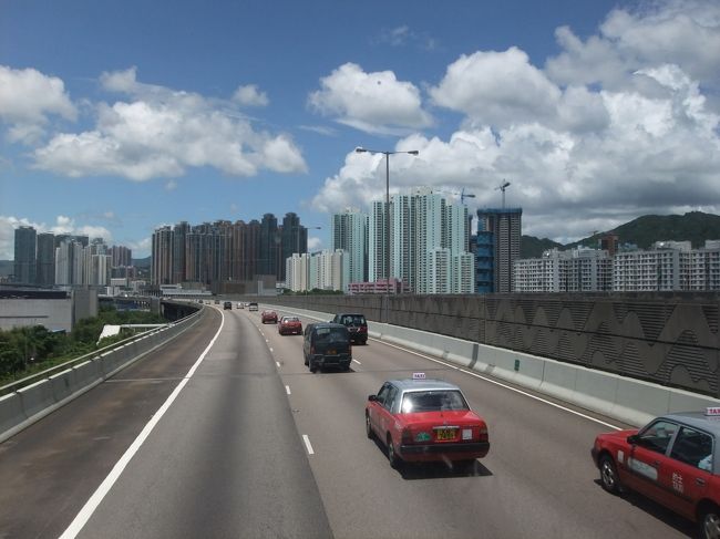 12時半前にバスに乗り空港へ。<br />帰りももちろん２階の最前列。