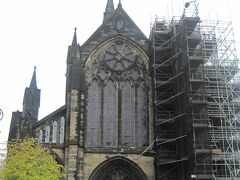 Glasgou Cathedral(ｸﾞﾗｽｺﾞｰ大聖堂）

３９７年に僧侶が十字架を建てたのが、グラスゴーの街の始まり。
１２世紀にデイビッド１世建立。現在の形は１５世紀。
エディンバラのホリルード宮殿横の修道院も、デヴィッド王が建設されていらっしゃるので、同じ時期だったのでしょうか？