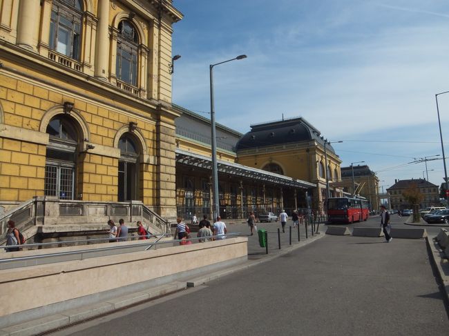 駅の外をうろうろ。
