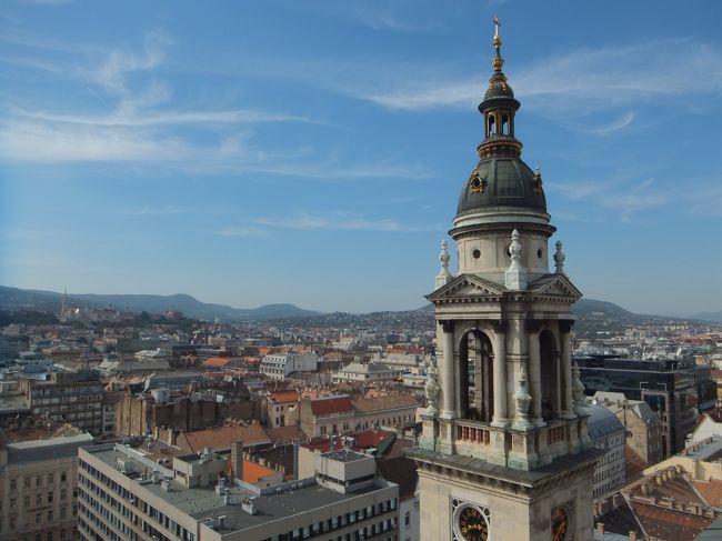 高い所大好き！<br /><br />とっても眺めがいいので、お勧めです。<br />地上から途中まで階段、その上はエレベーターと階段が選べます。<br /><br />でも、帰りに地上まで降りるエレベーター発見しました。