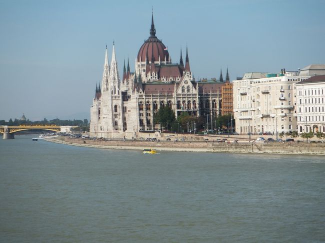 国会議事堂は、川からの姿のほうが素晴らしい。