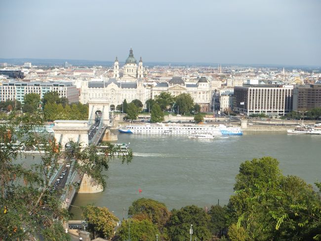 くさり橋と国会議事堂