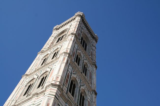 ジョットの鐘楼。ドォーモのク―ポラからは目の前に見えます。