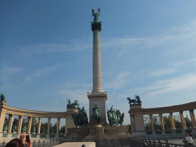 英雄広場<br /><br />