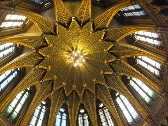 ドーム部分の天井。