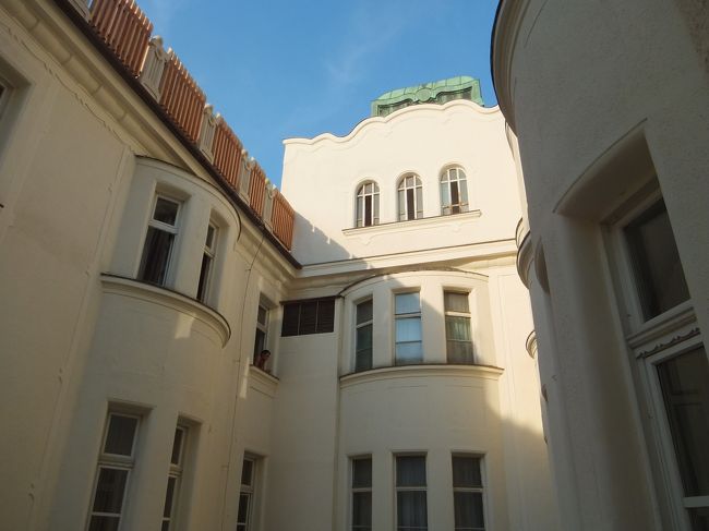 私の部屋は、現地UPに載せたので、部屋の窓からの写真をば。<br /><br />ロビーにPCを持って行き、翌日の飛行機のチェックインを済ませ<br />いよいよ温泉にいきましょう！