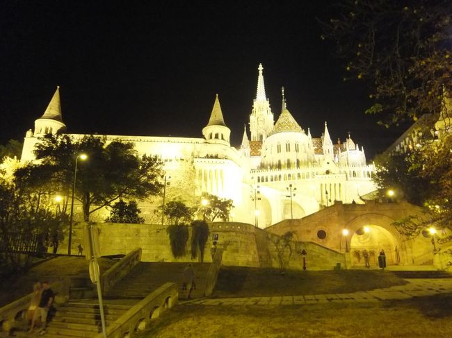 王宮の前のロータリーは２周してくれましたが、くさり橋はうまく写りませんでした。