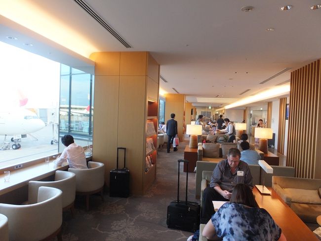 【空港ラウンジ】<br /><br />ＪＡＬラウンジもご無沙汰です。