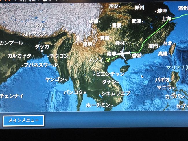 【機内】<br /><br />映画を一本見て、うとうとしていたら、あっという間にハノイの近く。<br /><br />